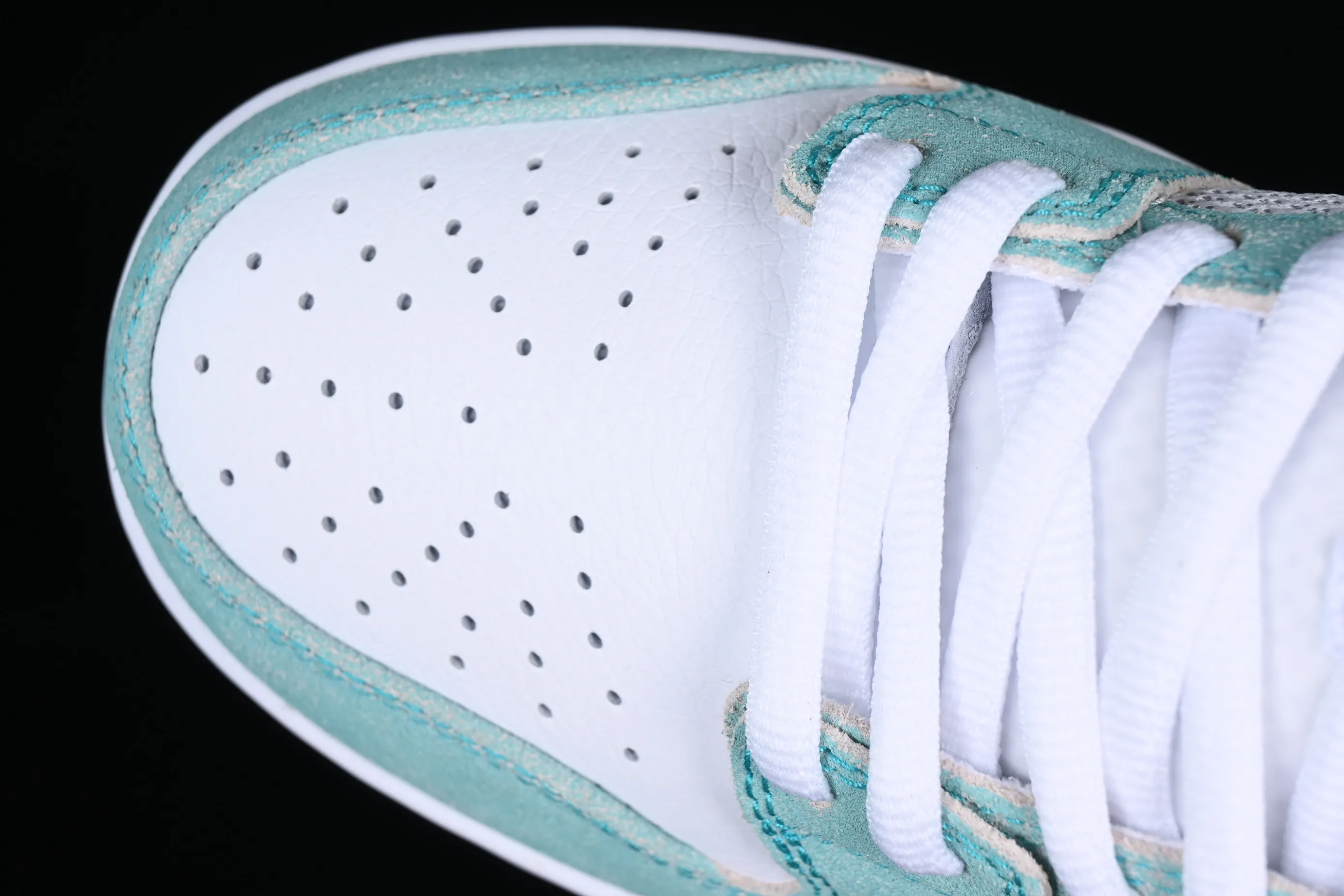 All categories Nk SB Dunk Series Nk SB Dunk Low low-top sneakers April Skateboards x Nk SB Dunk Low joint model Frozen Rose SB smashed backboard fashion casual sneakers FD2562-400